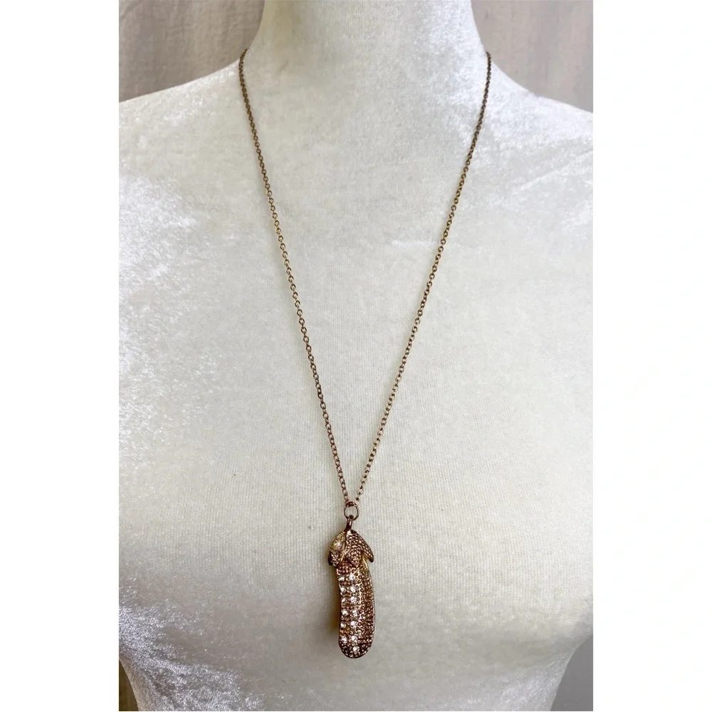 Gold tone Peas in a pod necklace 🍆